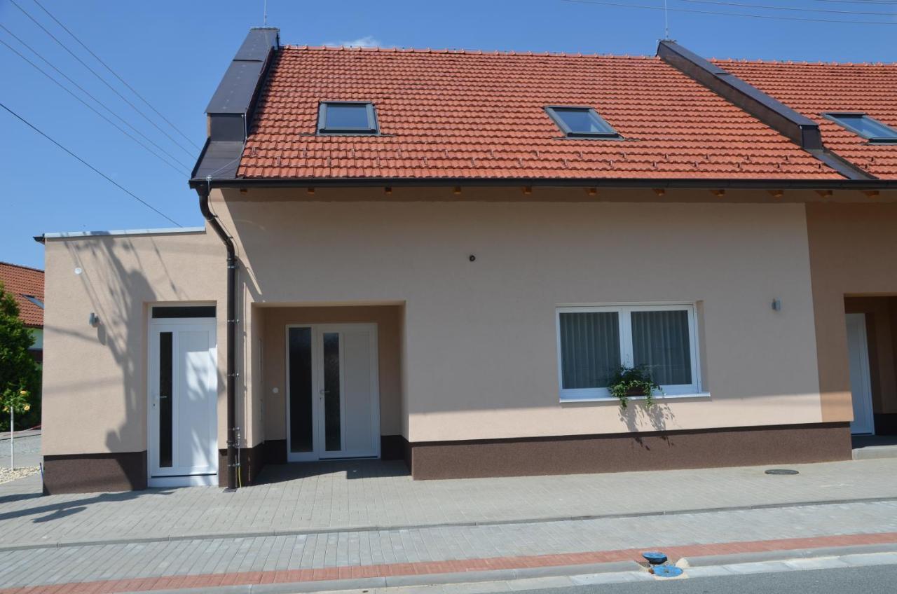 Apartmany Za Dvorem Velke Pavlovice Exterior photo