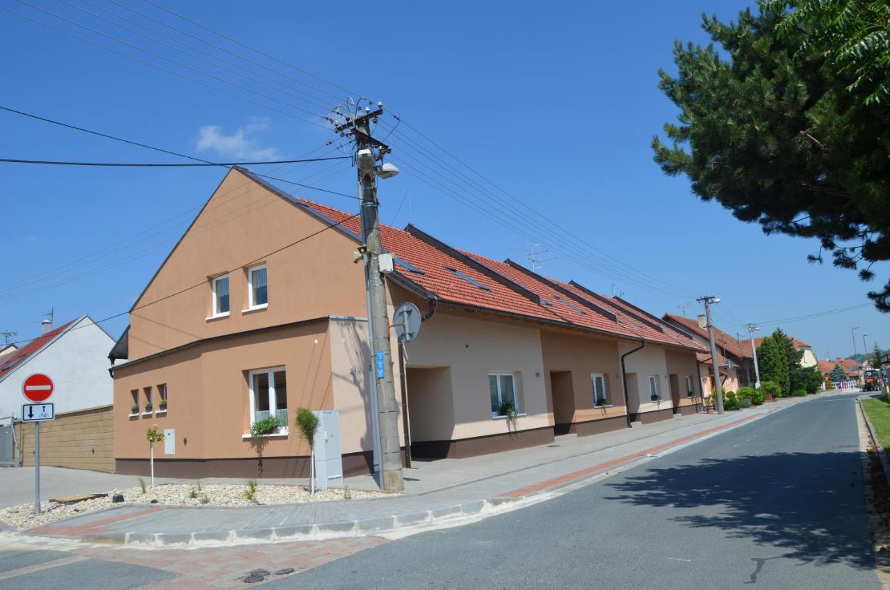 Apartmany Za Dvorem Velke Pavlovice Exterior photo