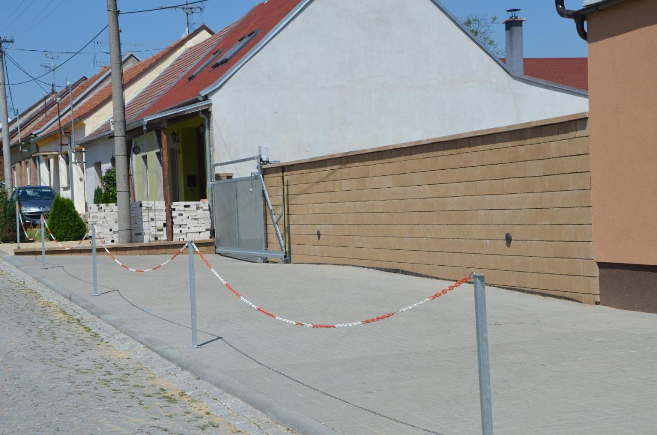Apartmany Za Dvorem Velke Pavlovice Exterior photo