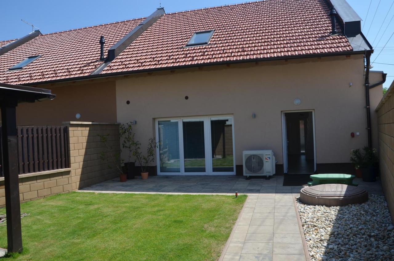 Apartmany Za Dvorem Velke Pavlovice Exterior photo