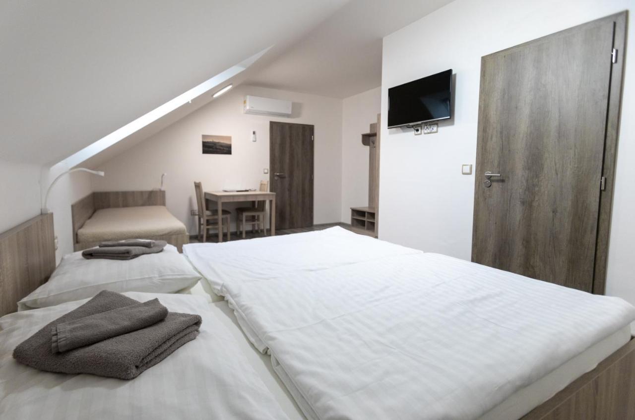 Apartmany Za Dvorem Velke Pavlovice Exterior photo